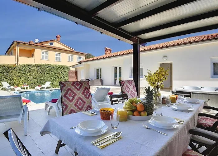 Villa In With Swimming Pool *