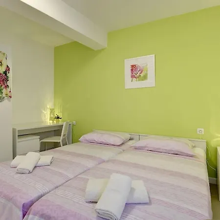 In With Swimming Pool Villa *